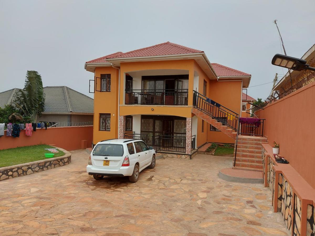 Glen's Entebbe