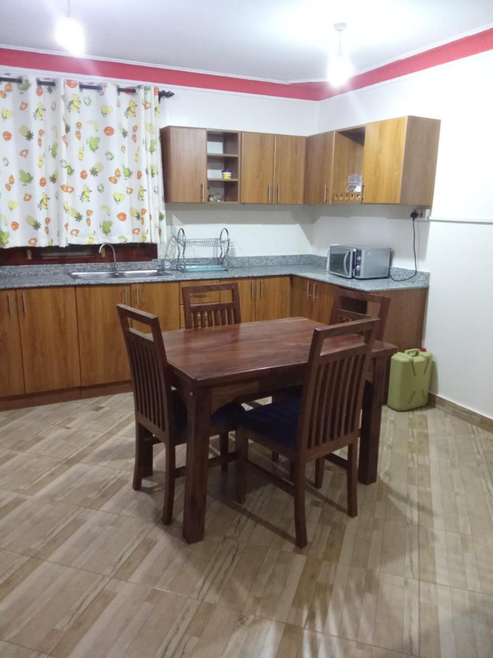 Glen's Apartment Entebbe